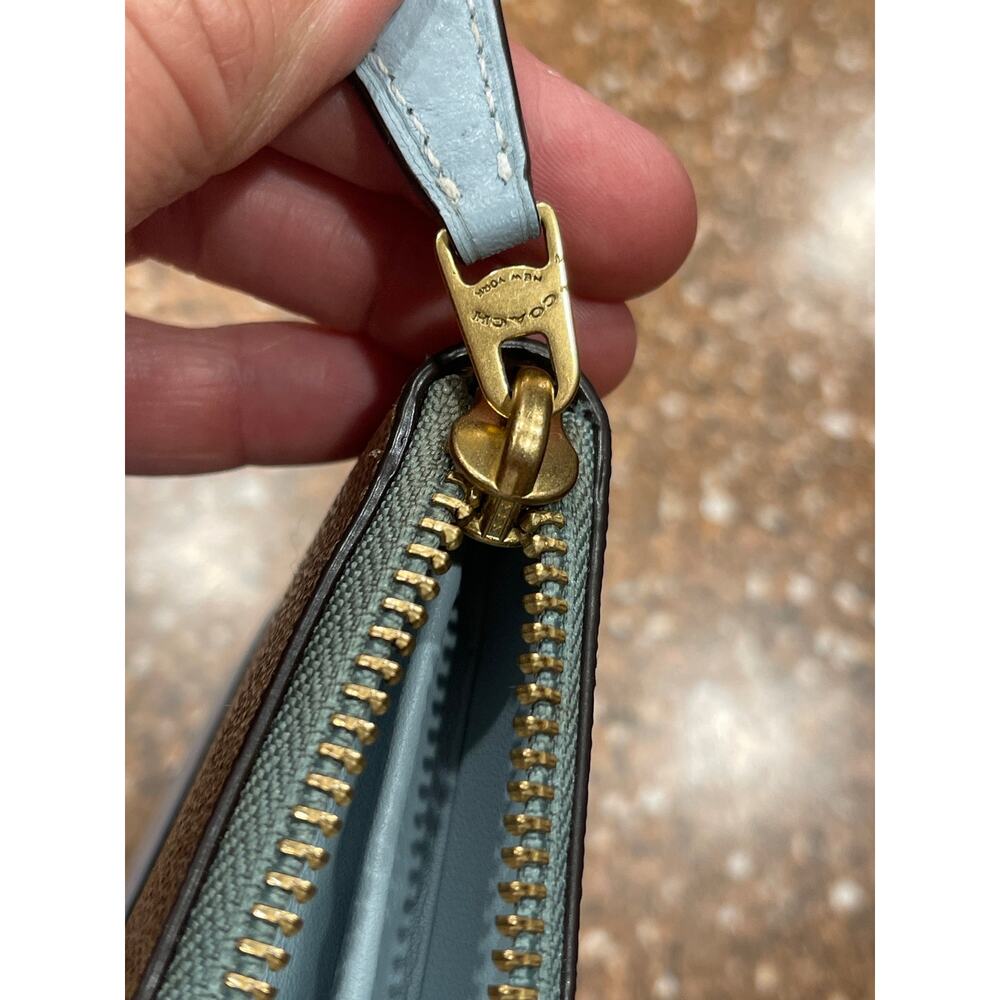 Coach zip around wallet - Picture 7 of 7